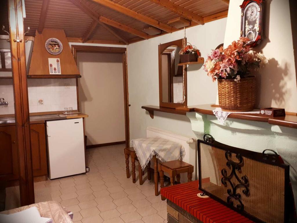 Apartments Erato Неос Пантелеймонас Екстериор снимка